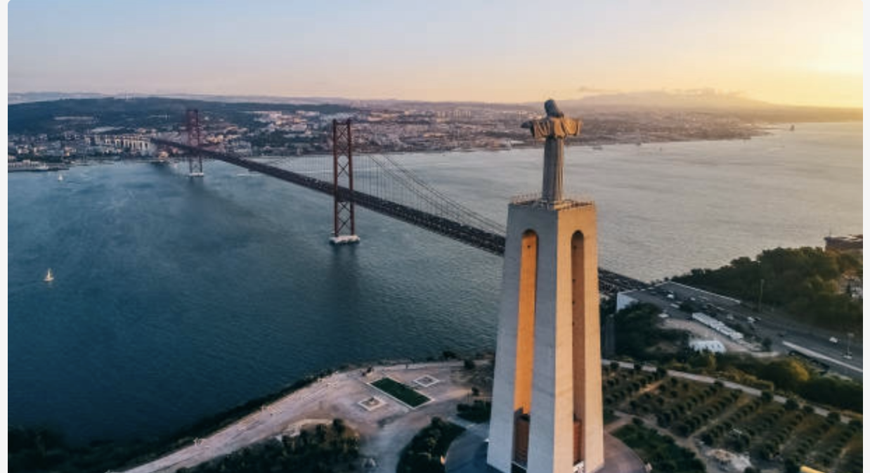 ¿Trabajas con Portugal? Por qué hablar portugués puede marcar la diferencia en tus relaciones profesionales